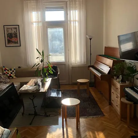 At Chain-bridge Lejlighed *